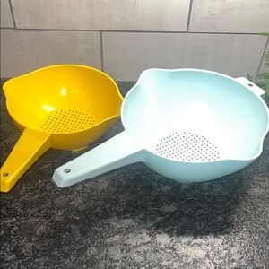 Vintage Tupperware Yellow and Light Blue Strainer Set. 7&8 inch